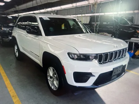 More photos of 2023 Jeep Grand Cherokee Laredo at CarFive Nashua, NH, NH