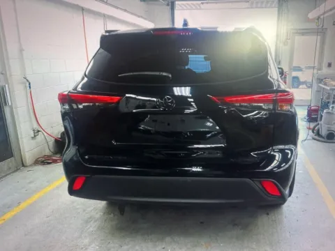 More photos of 2020 Toyota Highlander XLE at CarFive Nashua, NH, NH