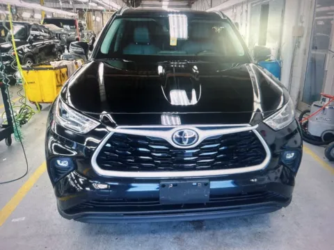 Another view of 2020 Toyota Highlander XLE for sale in Nashua, NH at CarFive Nashua, NH