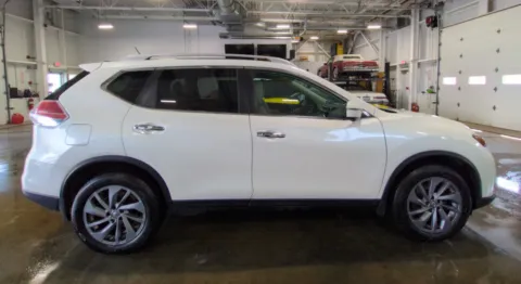 More photos of 2016 Nissan Rogue SL at CarFive Nashua, NH, NH