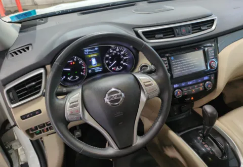 More photos of 2016 Nissan Rogue SL at CarFive Nashua, NH, NH