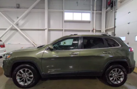 Photos of 2019 Jeep Cherokee Latitude Plus for sale in Nashua, NH at CarFive Nashua, NH
