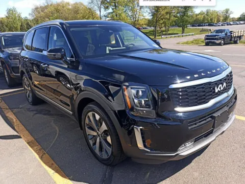 Photos of 2022 Kia Telluride SX for sale in Nashua, NH at CarFive Nashua, NH