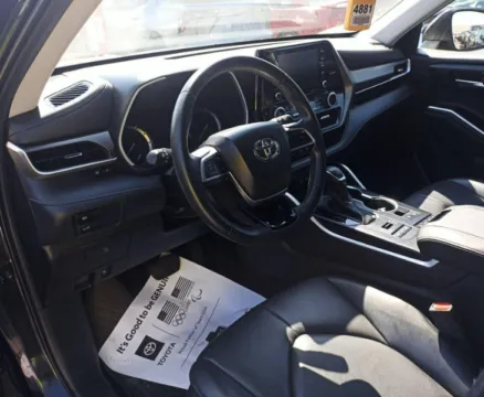 More photos of 2021 Toyota Highlander XLE at CarFive Nashua, NH, NH