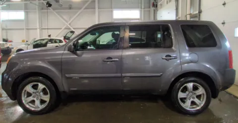 Photos of 2015 Honda Pilot EX-L for sale in Nashua, NH at CarFive Nashua, NH