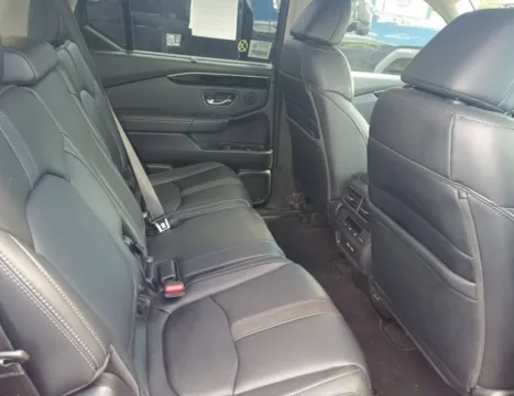 More photos of 2023 Honda Pilot EX-L at CarFive Nashua, NH, NH
