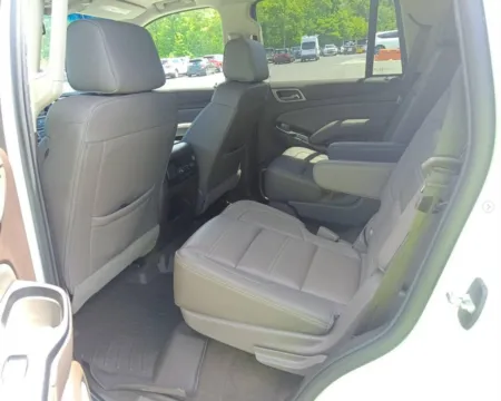 More photos of 2019 GMC Yukon Denali at CarFive Nashua, NH, NH