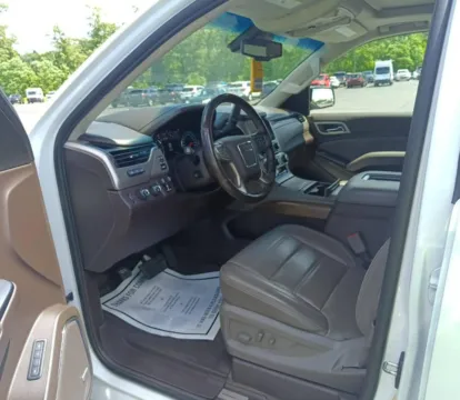 More photos of 2019 GMC Yukon Denali at CarFive Nashua, NH, NH