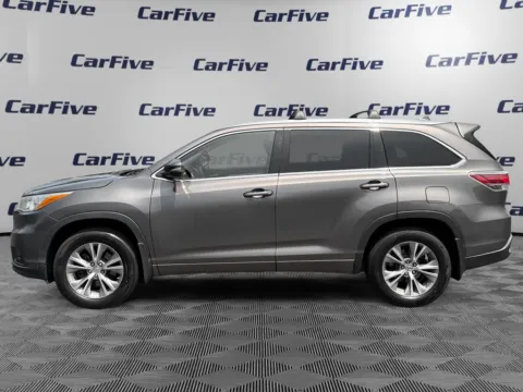 Photos of 2015 Toyota Highlander XLE V6 for sale in Nashua, NH at CarFive Nashua, NH