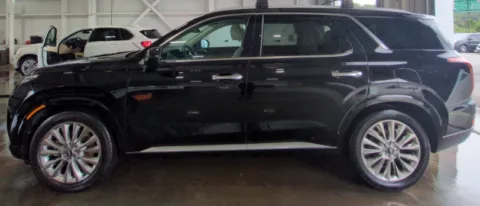 Photos of 2020 Hyundai Palisade Limited for sale in Nashua, NH at CarFive Nashua, NH