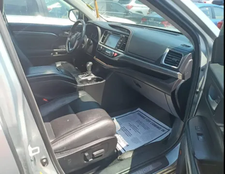 More photos of 2018 Toyota Highlander Limited Platinum at CarFive Nashua, NH, NH