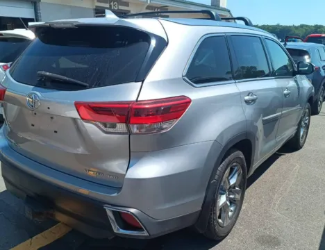 Another view of 2018 Toyota Highlander Limited Platinum for sale in Nashua, NH at CarFive Nashua, NH