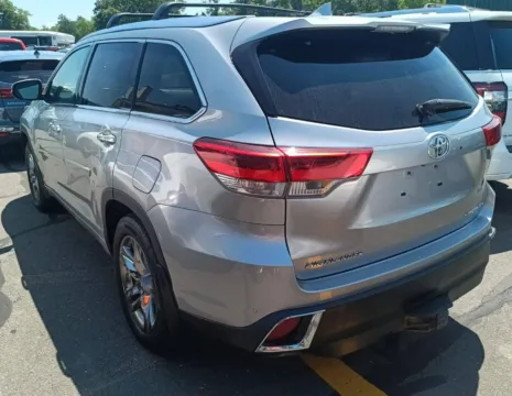 Photos of 2018 Toyota Highlander Limited Platinum for sale in Nashua, NH at CarFive Nashua, NH