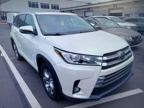 Another view of 2019 Toyota Highlander Limited Platinum for sale in Nashua, NH at CarFive Nashua, NH