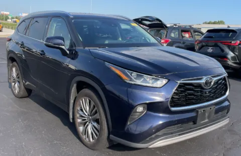 More photos of 2020 Toyota Highlander Platinum at CarFive Nashua, NH, NH