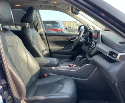 More photos of 2020 Toyota Highlander Platinum at CarFive Nashua, NH, NH