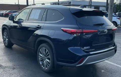 Photos of 2020 Toyota Highlander Platinum for sale in Nashua, NH at CarFive Nashua, NH