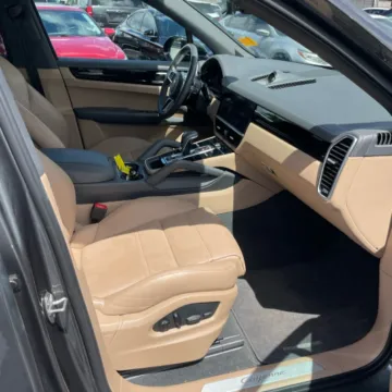More photos of 2023 Porsche Cayenne at CarFive Nashua, NH, NH
