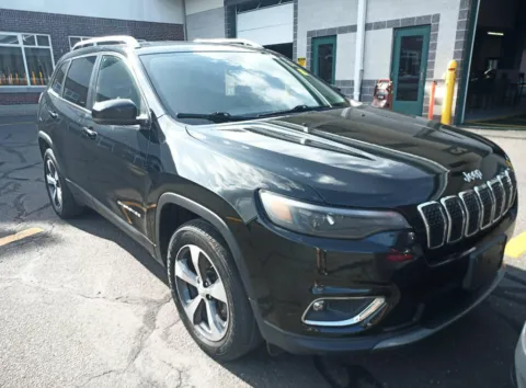 Another view of 2019 Jeep Cherokee Limited for sale in Nashua, NH at CarFive Nashua, NH