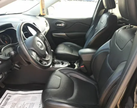 More photos of 2019 Jeep Cherokee Limited at CarFive Nashua, NH, NH