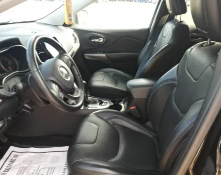 More photos of 2019 Jeep Cherokee Limited at CarFive Nashua, NH, NH