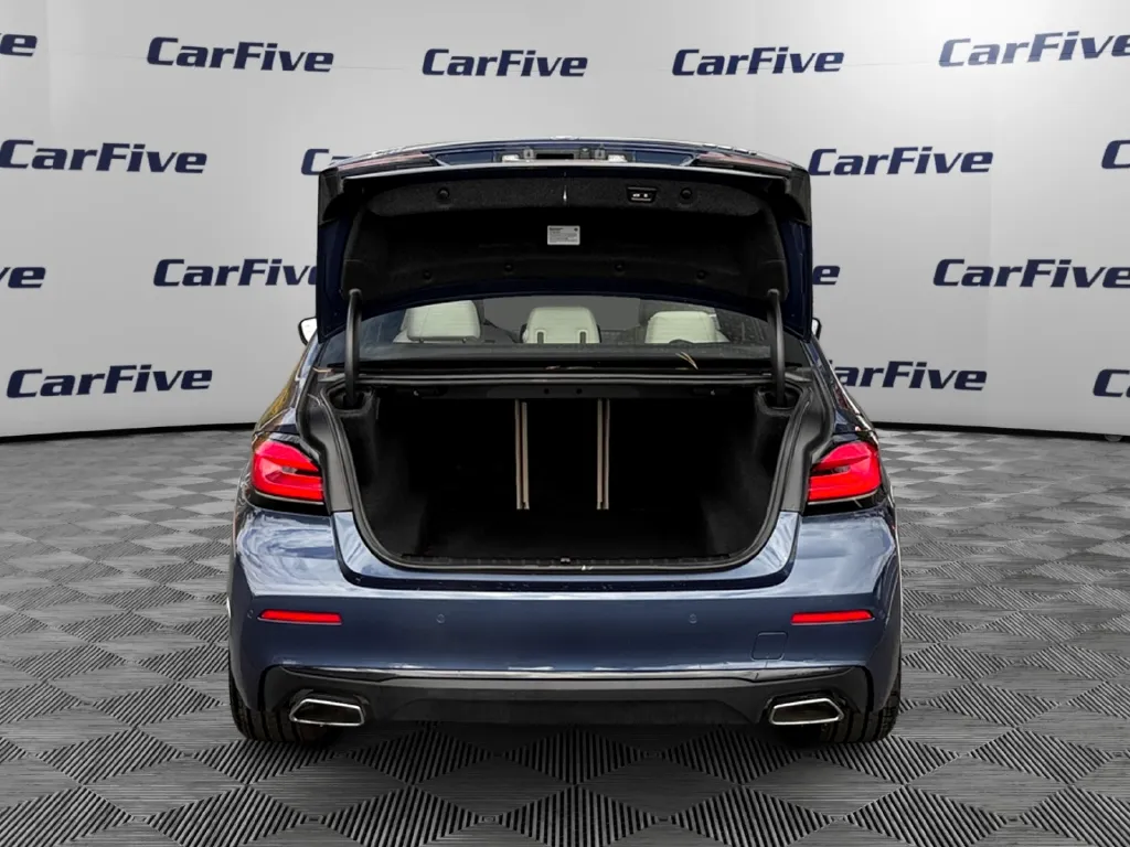 2023 BMW 5 Series 530i - Photo 11