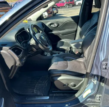 More photos of 2020 Jeep Cherokee Limited at CarFive Nashua, NH, NH