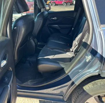 More photos of 2020 Jeep Cherokee Limited at CarFive Nashua, NH, NH