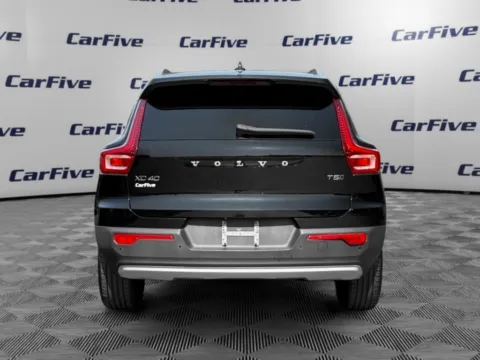 More photos of 2019 Volvo XC40 Momentum at CarFive Nashua, NH, NH