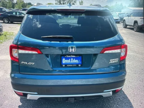 More photos of 2021 Honda Pilot Touring at CarFive Nashua, NH, NH