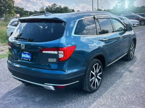 More photos of 2021 Honda Pilot Touring at CarFive Nashua, NH, NH