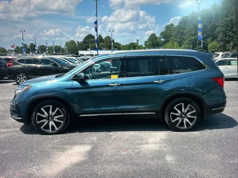 Photos of 2021 Honda Pilot Touring for sale in Nashua, NH at CarFive Nashua, NH
