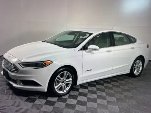 Photos of 2018 Ford Fusion Hybrid SE for sale in Nashua, NH at CarFive Nashua, NH