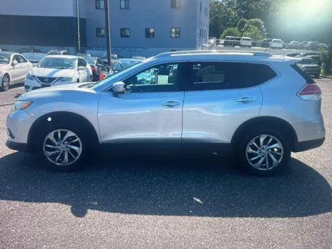 Photos of 2015 Nissan Rogue SL for sale in Nashua, NH at CarFive Nashua, NH