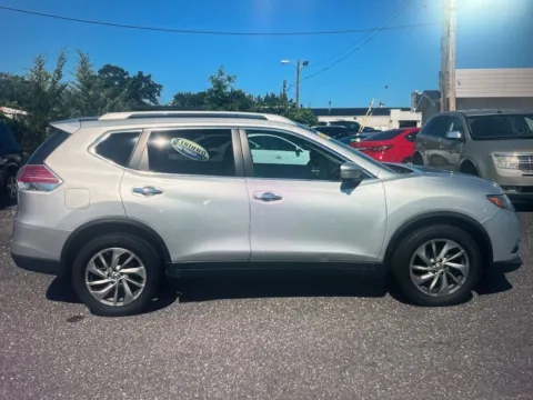 More photos of 2015 Nissan Rogue SL at CarFive Nashua, NH, NH