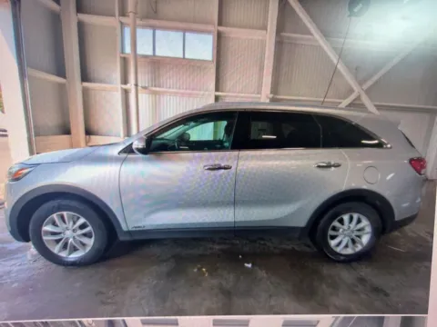 Photos of 2018 Kia Sorento LX for sale in Nashua, NH at CarFive Nashua, NH