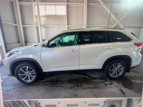 Photos of 2019 Toyota Highlander XLE for sale in Nashua, NH at CarFive Nashua, NH