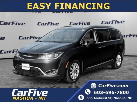 Black 2018 Chrysler Pacifica Touring L for sale in Nashua, NH