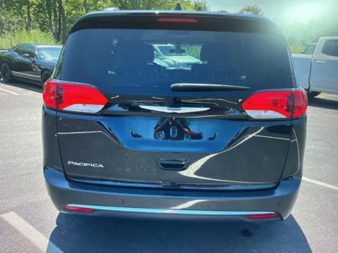 More photos of 2018 Chrysler Pacifica Touring L at CarFive Nashua, NH, NH