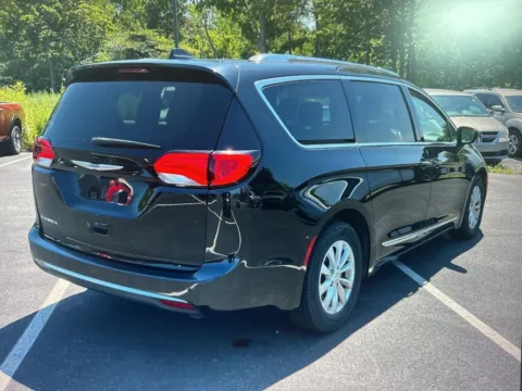 More photos of 2018 Chrysler Pacifica Touring L at CarFive Nashua, NH, NH
