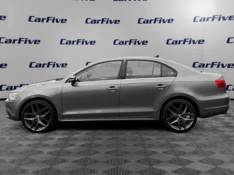 Photos of 2013 Volkswagen Jetta 2.5L SE for sale in Nashua, NH at CarFive Nashua, NH