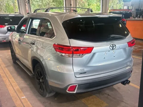 Photos of 2018 Toyota Highlander XLE for sale in Nashua, NH at CarFive Nashua, NH