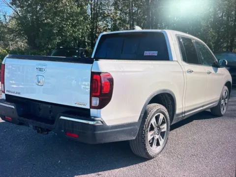 More photos of 2019 Honda Ridgeline RTL-E at CarFive Nashua, NH, NH