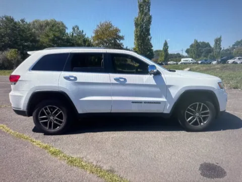 More photos of 2017 Jeep Grand Cherokee Limited at CarFive Nashua, NH, NH