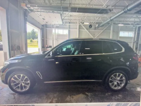 Photos of 2020 BMW X5 xDrive40i for sale in Nashua, NH at CarFive Nashua, NH
