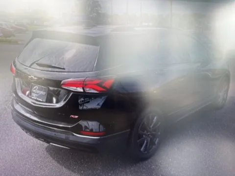 More photos of 2022 Chevrolet Equinox RS at CarFive Nashua, NH, NH
