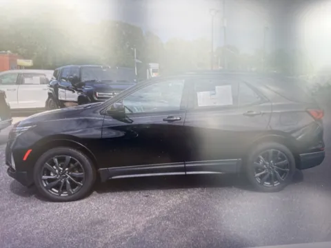 Photos of 2022 Chevrolet Equinox RS for sale in Nashua, NH at CarFive Nashua, NH