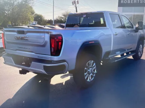 More photos of 2020 GMC Sierra 2500HD Denali at CarFive Nashua, NH, NH