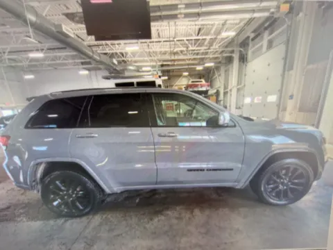 More photos of 2019 Jeep Grand Cherokee Altitude at CarFive Nashua, NH, NH