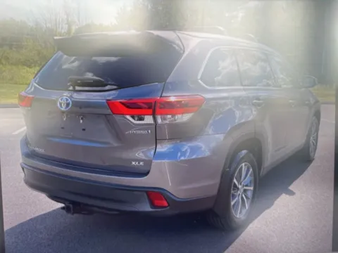 More photos of 2019 Toyota Highlander Hybrid XLE at CarFive Nashua, NH, NH